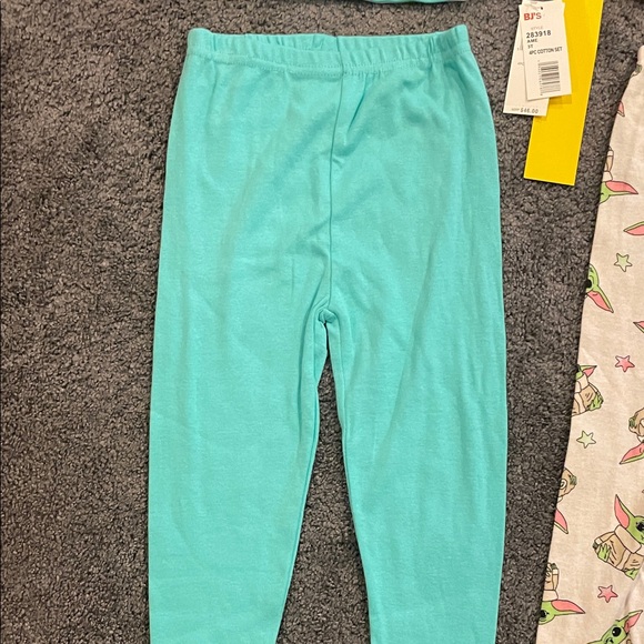 NWT Star Wars Kids Pajamas Set with Baby Yoda Design - Picture 4 of 7